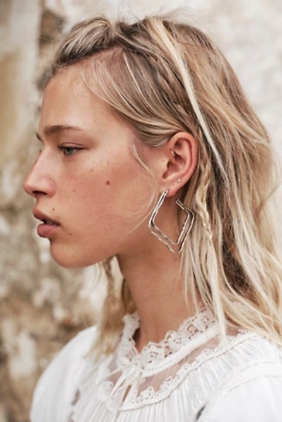 Shelby Square Hoops