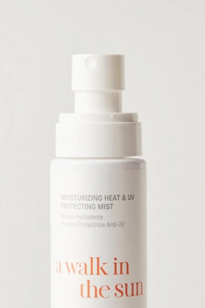 Voir A Walk in the Sun: Moisturizing Heat & UV Protecting Mist