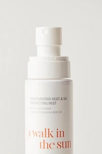 Voir A Walk in the Sun: Moisturizing Heat & UV Protecting Mist