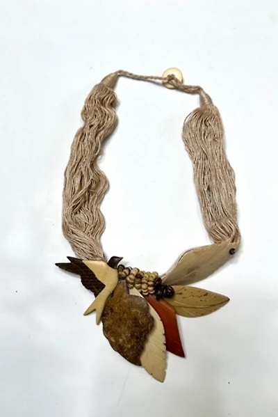 Vintage 1980s Yarn Necklace with Wooden Leaves Selected by Cherry