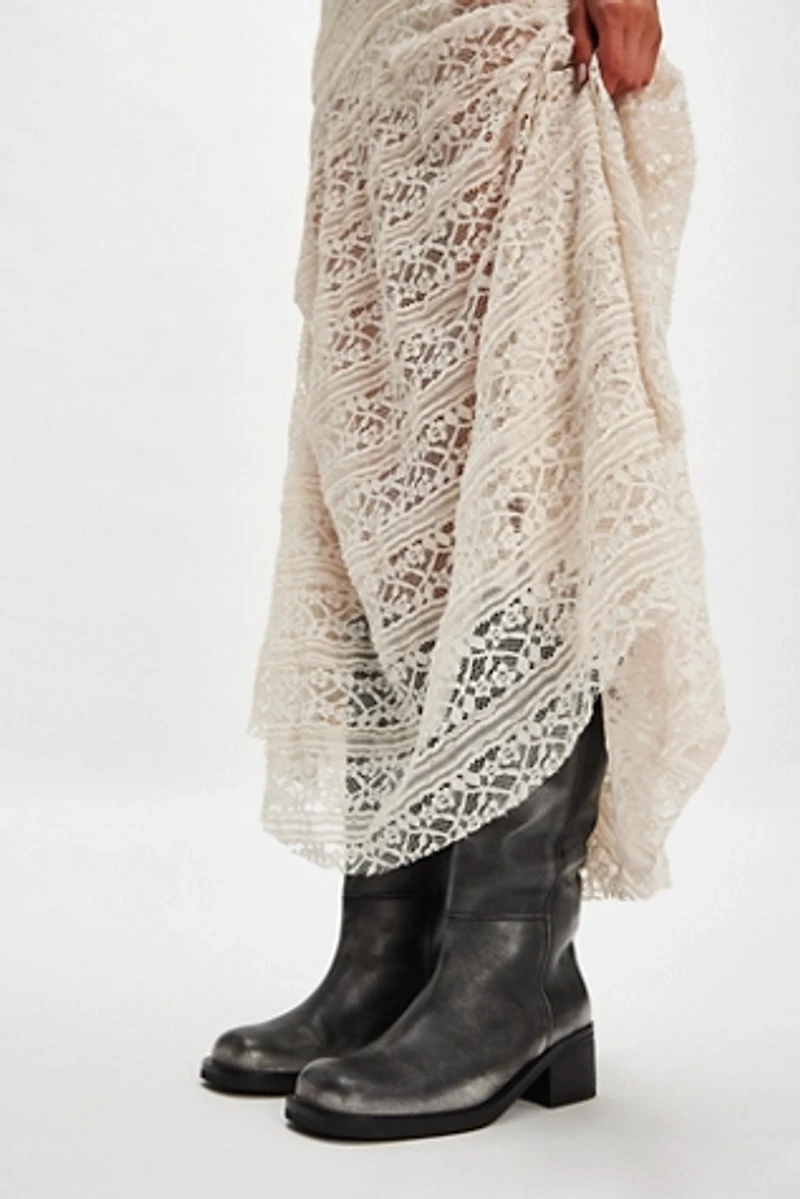 Dana Distressed Pull-On Boots