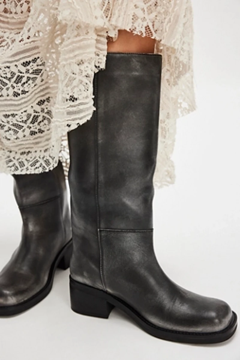Dana Distressed Pull-On Boots