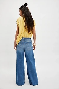 MOTHER The Swisher Sneak Fray Jeans