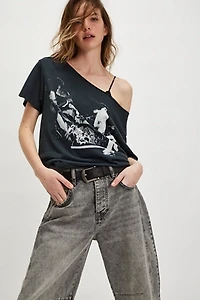 Queen 1975 Off-the-Shoulder Tee