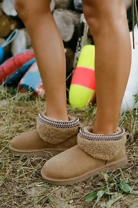 UGG Women's Classic Ultra Mini Maxi Curly Boot