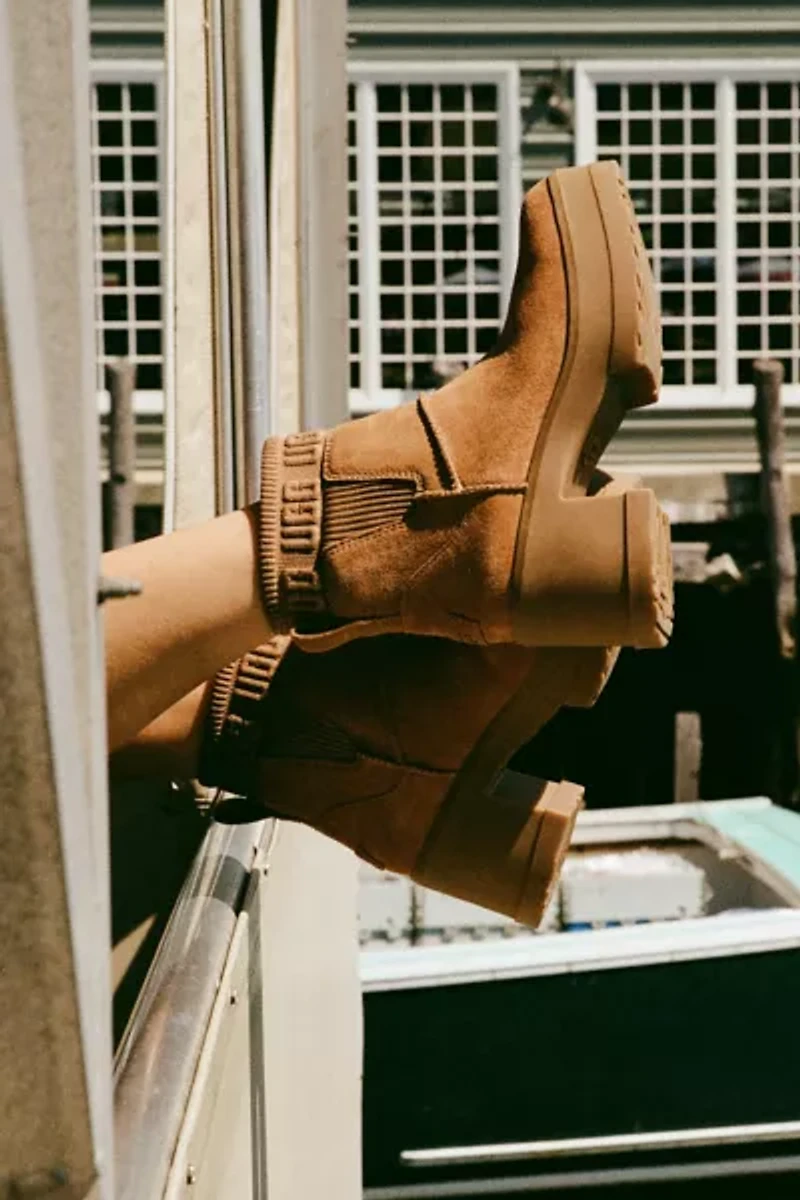 UGG Women's Moxy Chelsea Boot