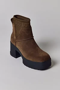 UGG Women's Moxy Chelsea Boot