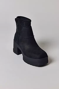 UGG Women's Moxy Chelsea Boot
