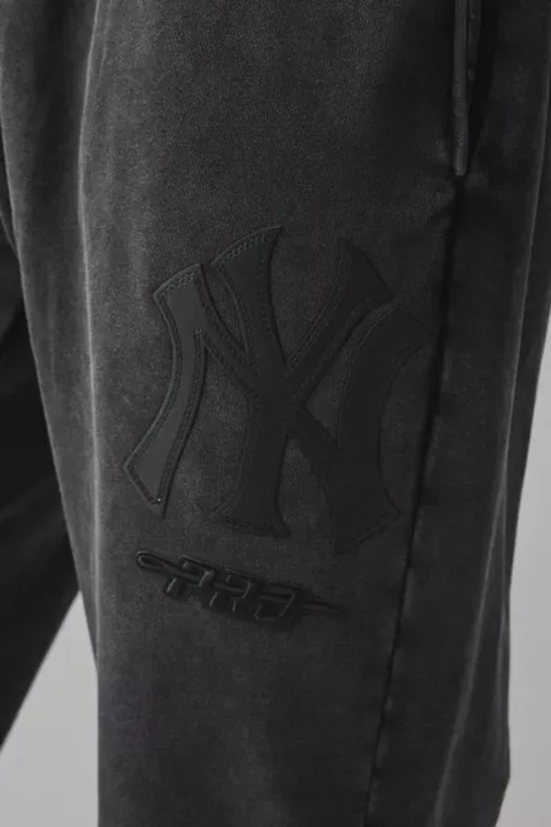 Pro Standard MLB New York Yankees Tonal Logo Sweatpant