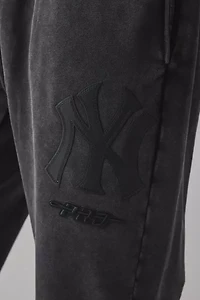 Pro Standard MLB New York Yankees Tonal Logo Sweatpant