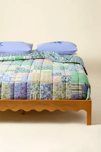 Everly Scalloped Mango Wood Bed