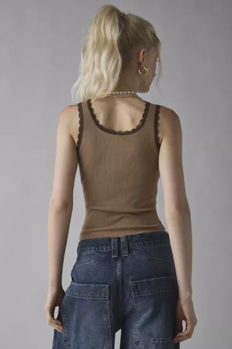 Lace Trim Graphic Scoop Neck Cropped Tank Top