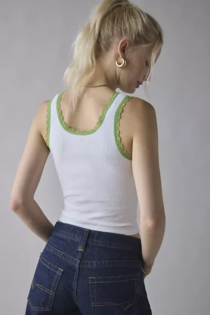 Lace Trim Graphic Scoop Neck Cropped Tank Top