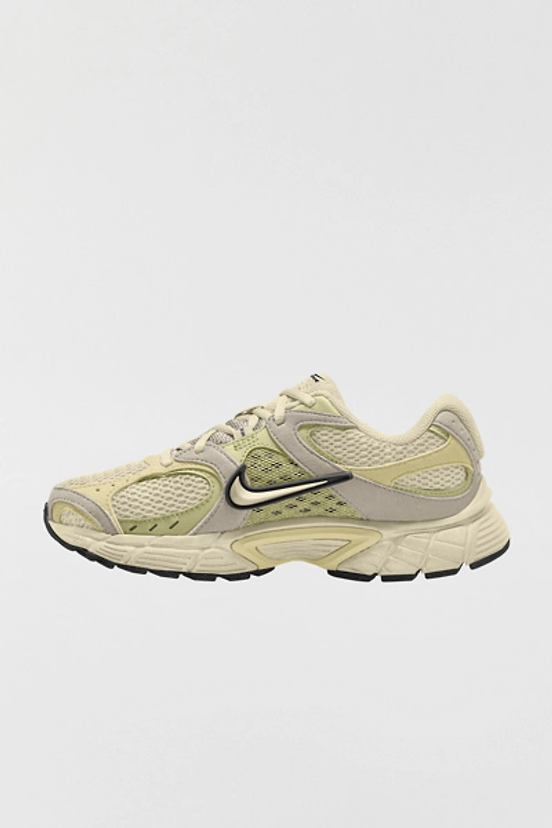 Nike Women's V5 RNR Sneakers