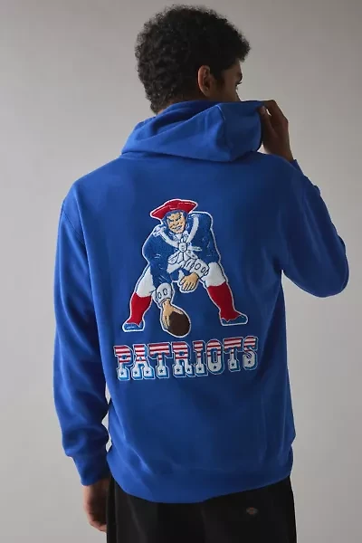 NFL New England Patriots UO Exclusive Chenille Patch Hoodie Sweatshirt