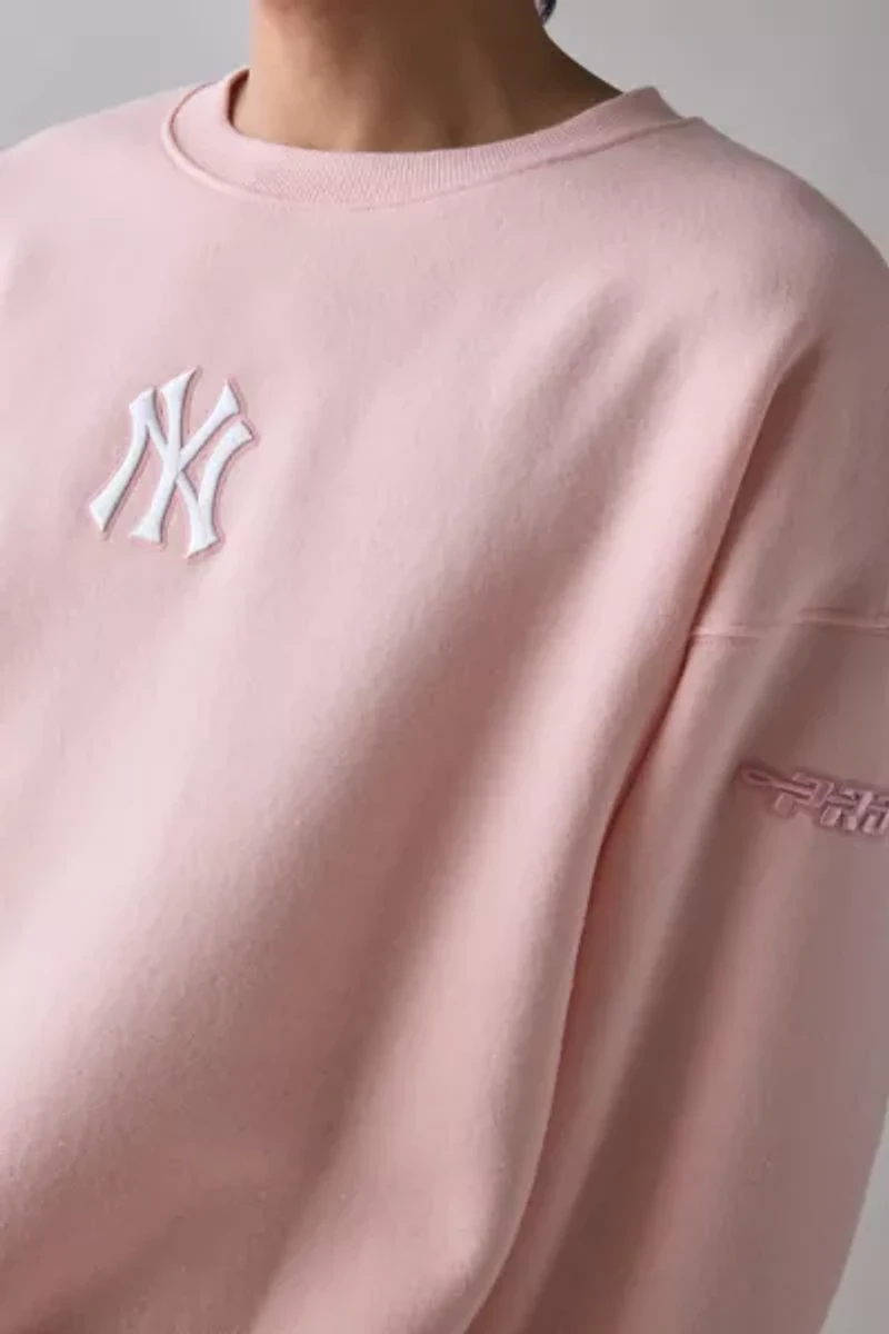 Pro Standard UO Exclusive MLB New York Yankees Crew Neck Sweatshirt