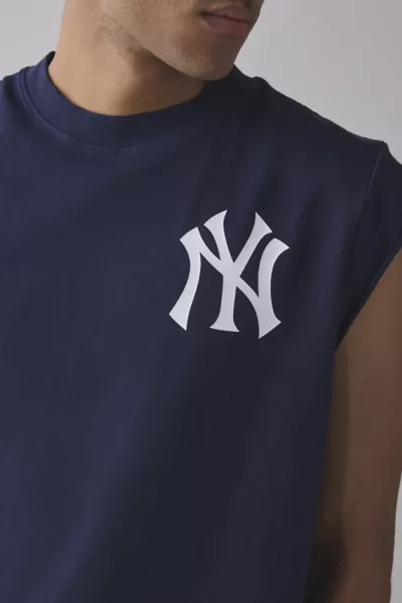 Pro Standard UO Exclusive MLB Team Logo Tee