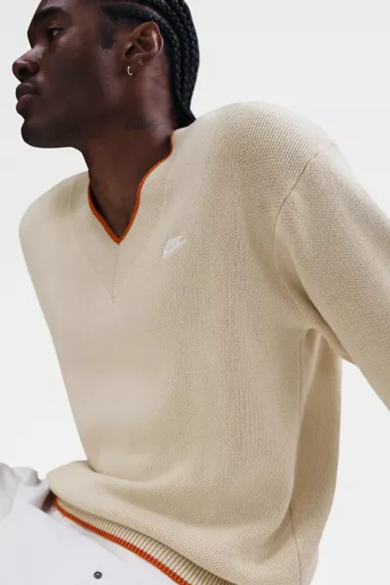 Nike Club V-Neck Sweater