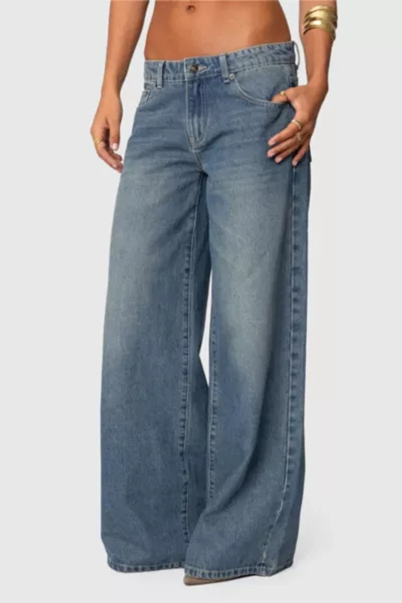 Edikted Vyxen Vintage Washed Low Rise Jeans