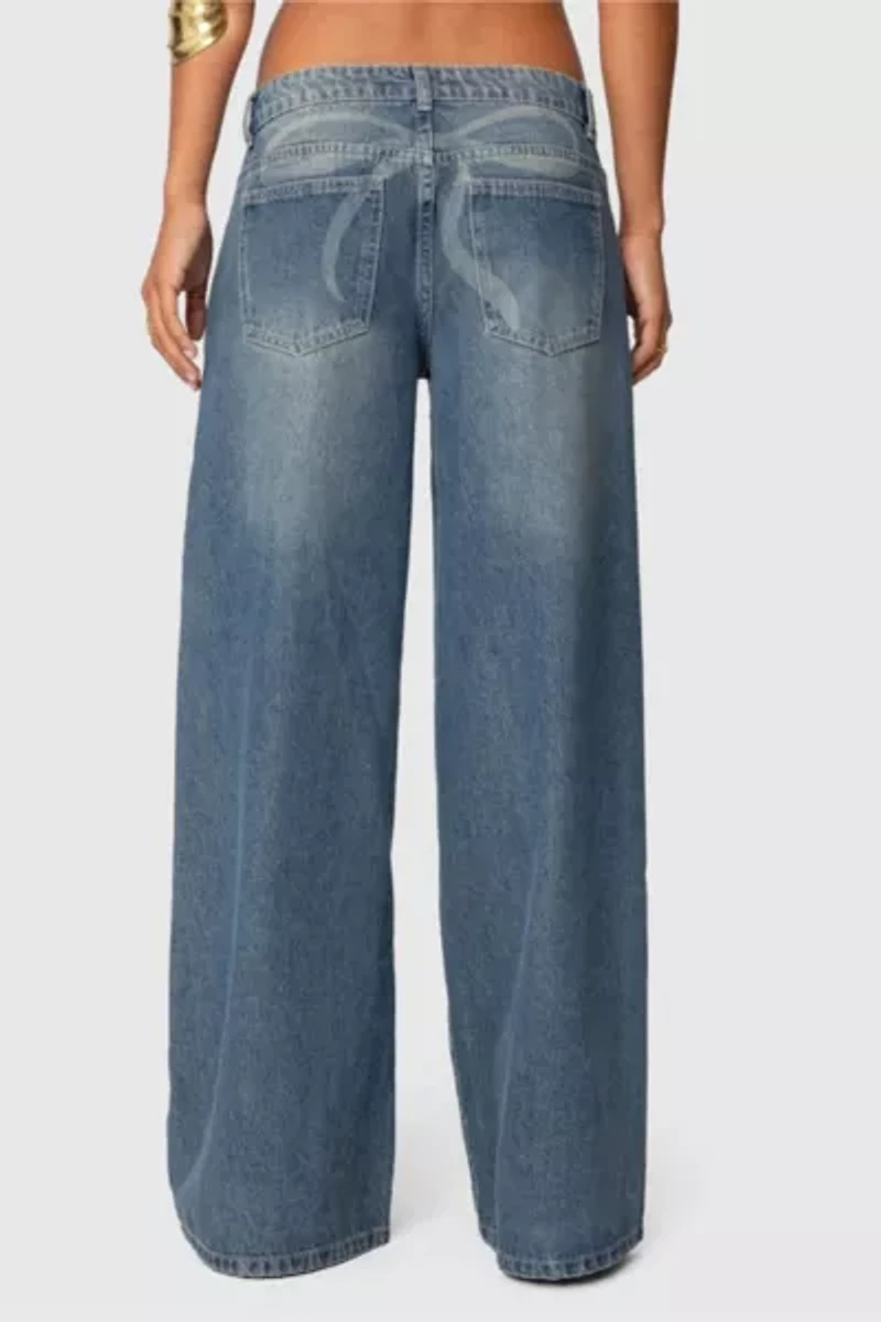 Edikted Vyxen Vintage Washed Low Rise Jeans