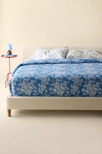 Riley Boucle Bed
