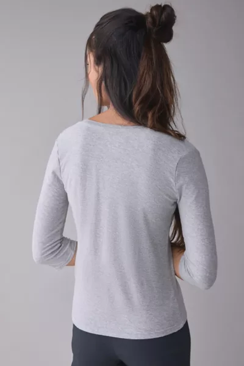 BDG Vee Neck 3/4 Sleeve Spill The Tee