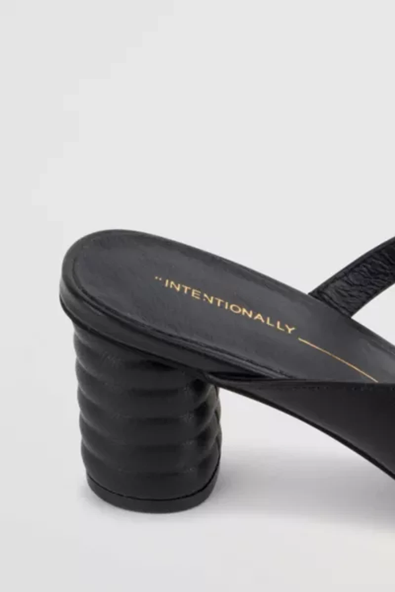 Intentionally Blank Kompass Heel