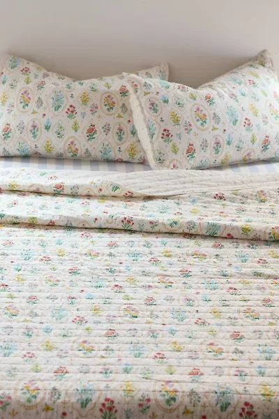 Floral Wallpaper Quilt Set