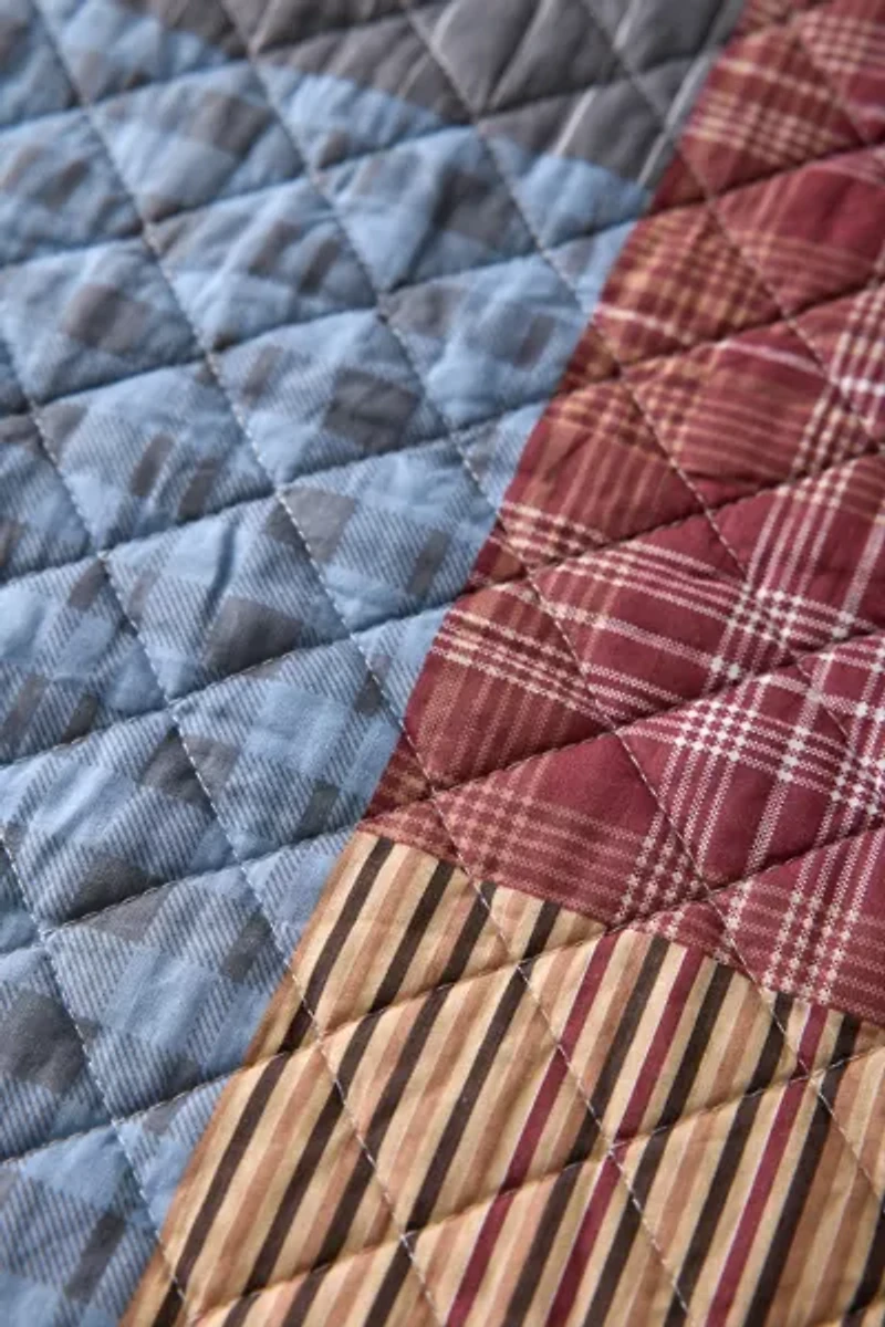 Cabin Patchwork Quilt Set