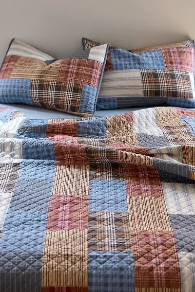 Cabin Patchwork Quilt Set