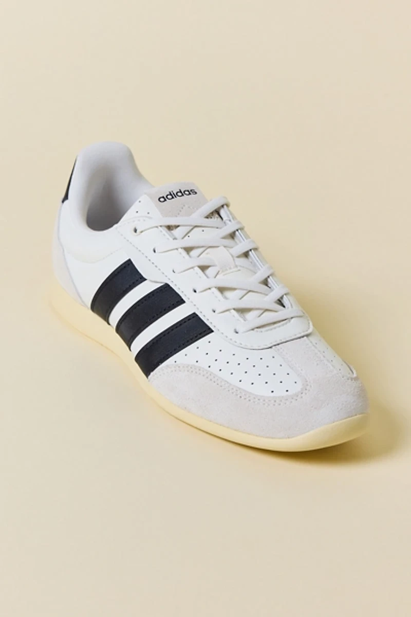 adidas Women's Barreda Lo Sneaker