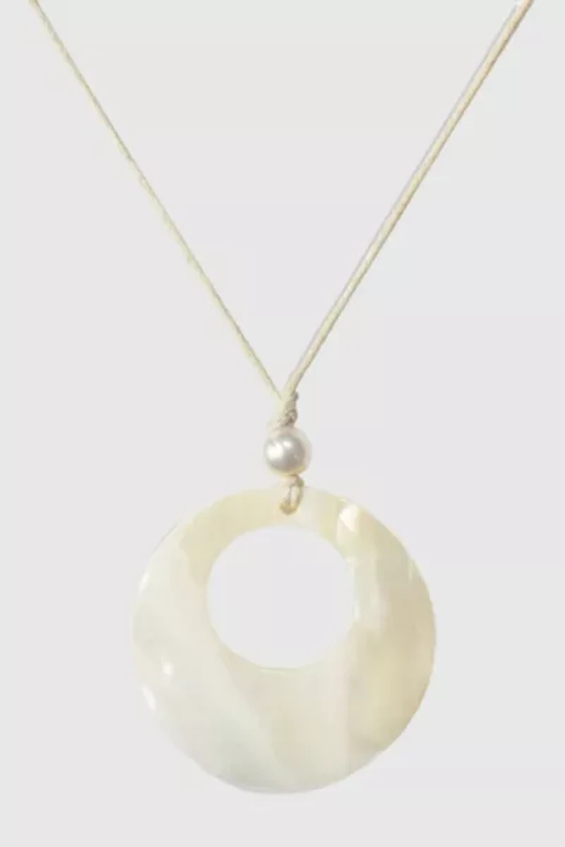 Gemini Jewels Kalani Circle Shell Necklace