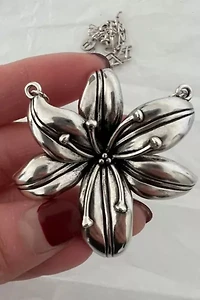 Gemini Jewels Lily Necklace