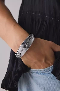 Daisy Chain Etched Metal Bangle Bracelet