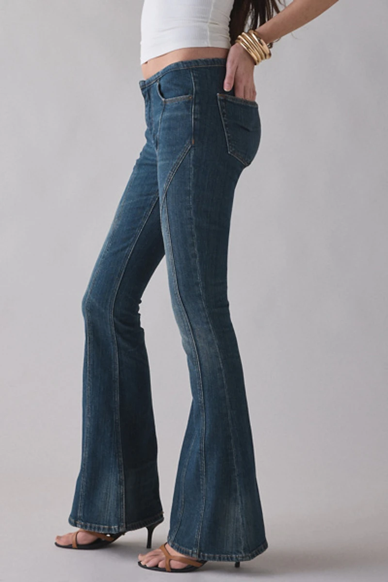 GUESS ORIGINALS Low-Rise No Waistband Extra Flare Jean