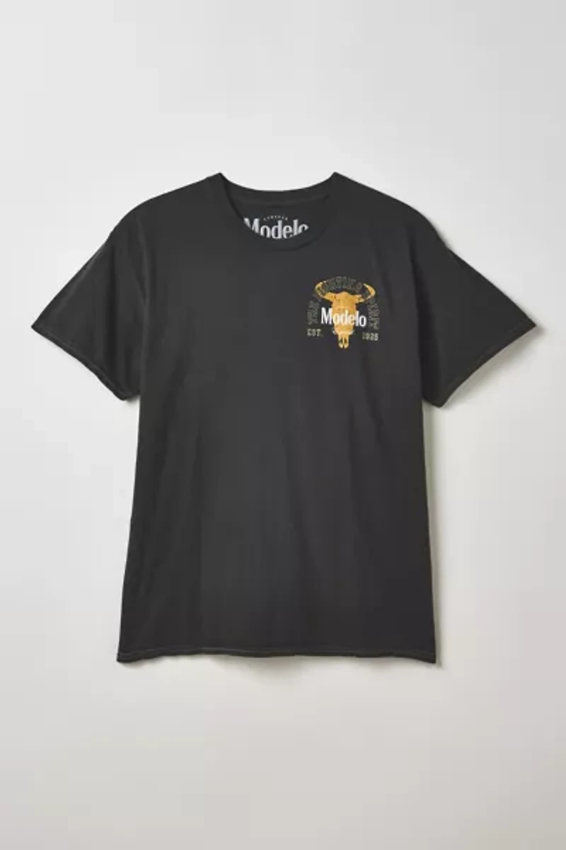 Modelo Logo Graphic Tee