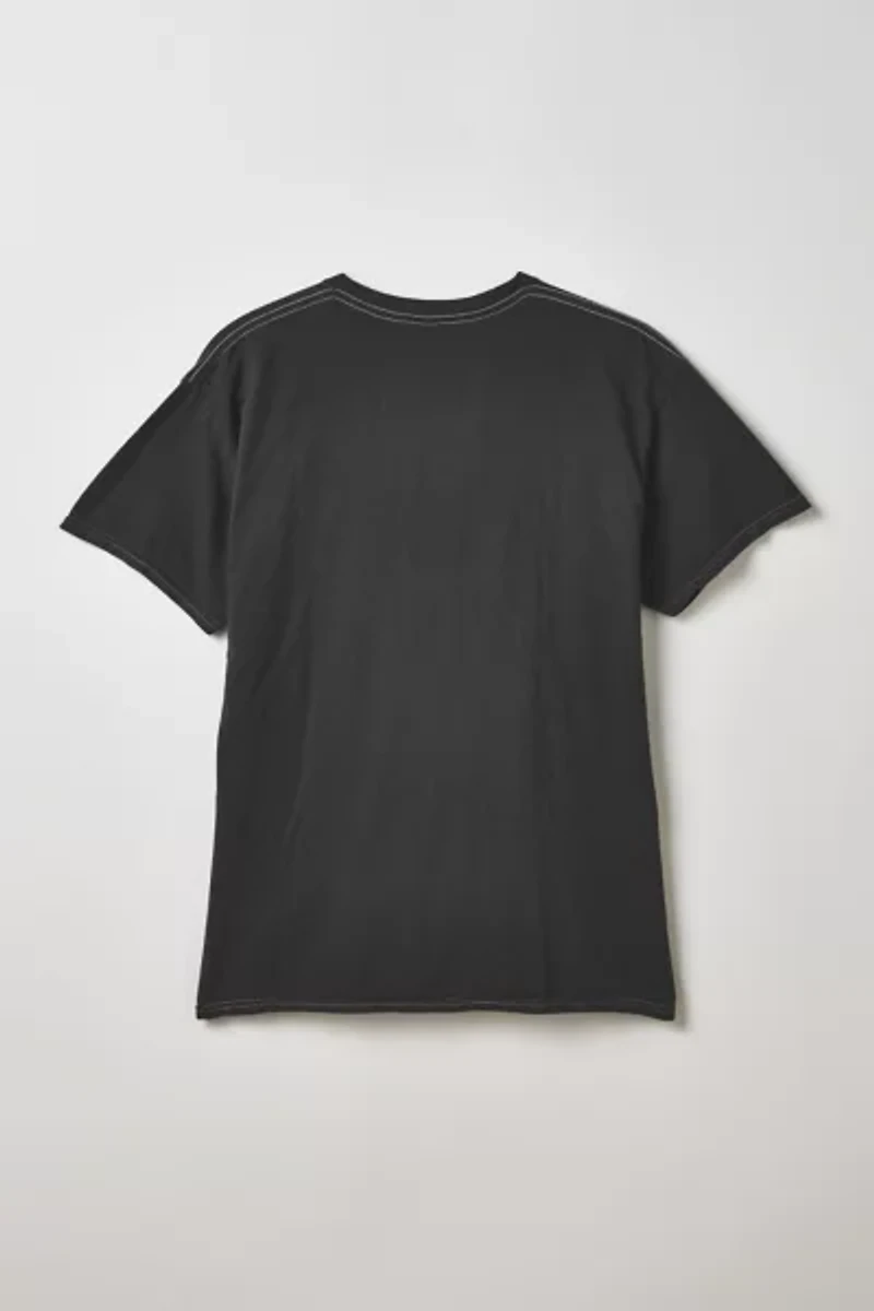 Modelo Logo Graphic Tee