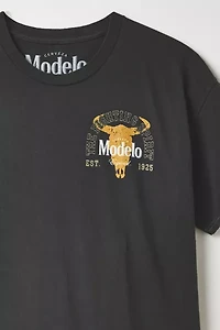 Modelo Logo Graphic Tee