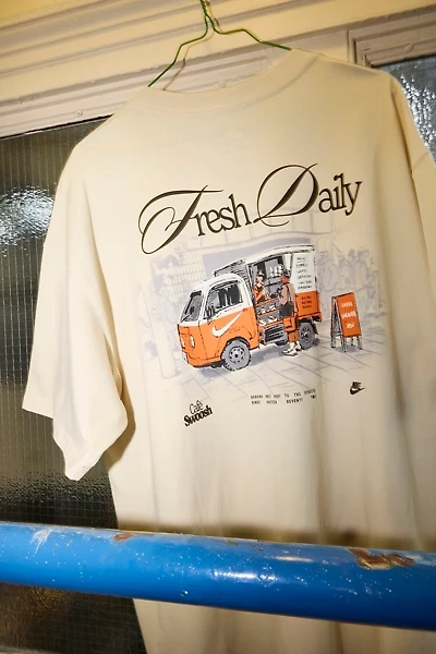 Nike Café Swoosh Graphic Tee