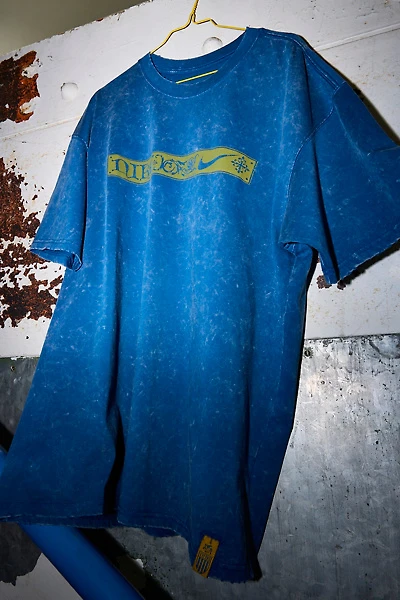 Nike Camelot Core Graphic Tee