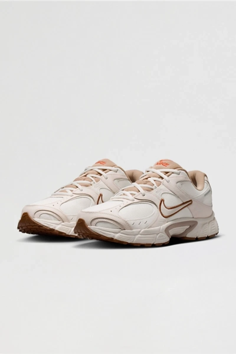 Nike Men's V5 RNR Sneaker