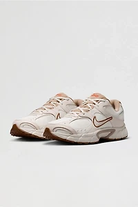 Nike Men's V5 RNR Sneaker