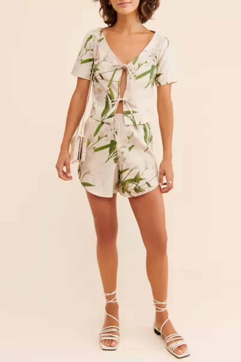 Lisa Says Gah Linen Floral Capri Shorts