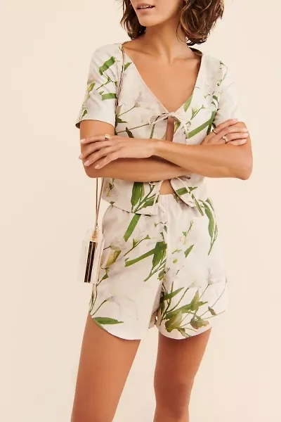 Lisa Says Gah Linen Floral Capri Shorts