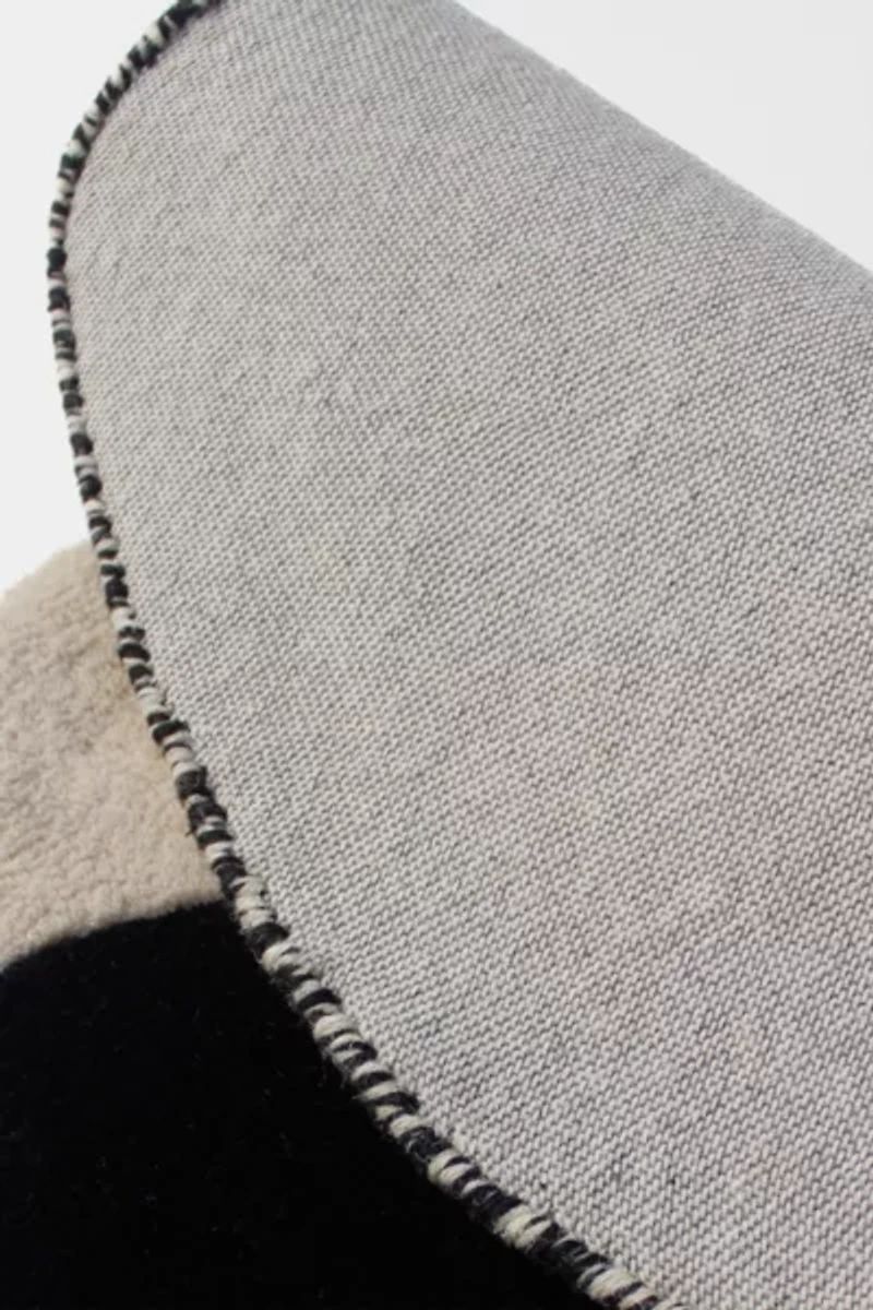 Jubi Zig Zag Round Hand Tufted Wool Rug