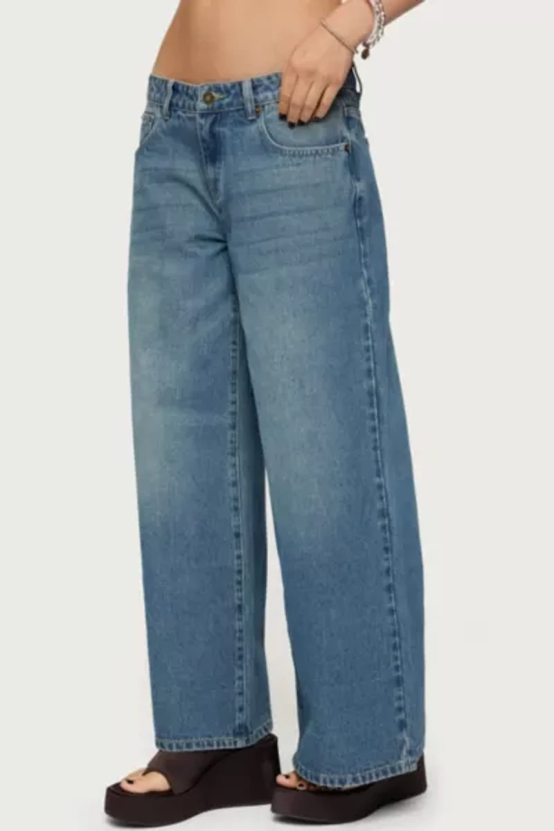 Edikted Petite Vyxen Vintage Washed Low Rise Jeans