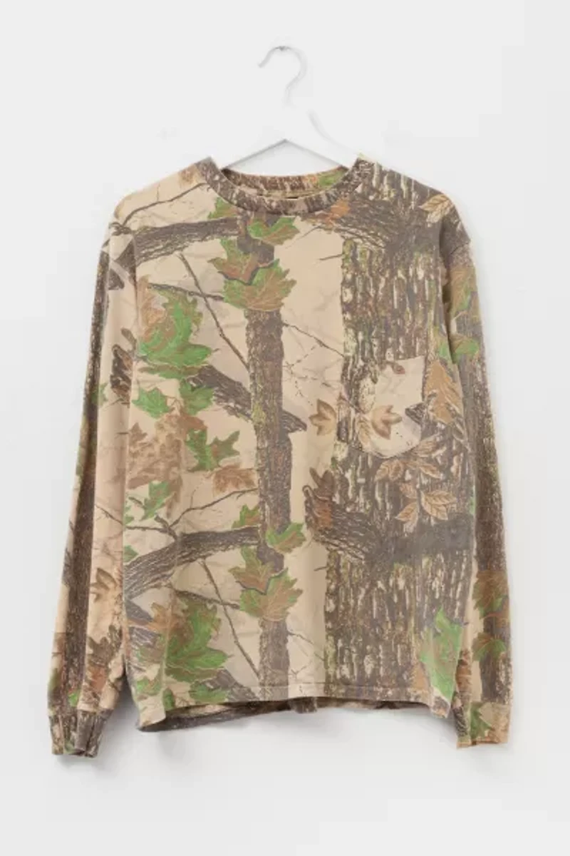 Vintage 1990s Distressed Camo Real Tree Long Sleeve Graphic T-Shirt