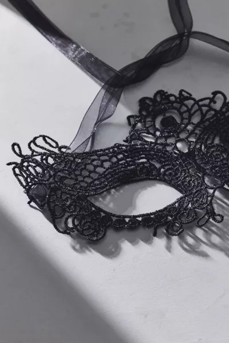 Ivy Black Lace Mask