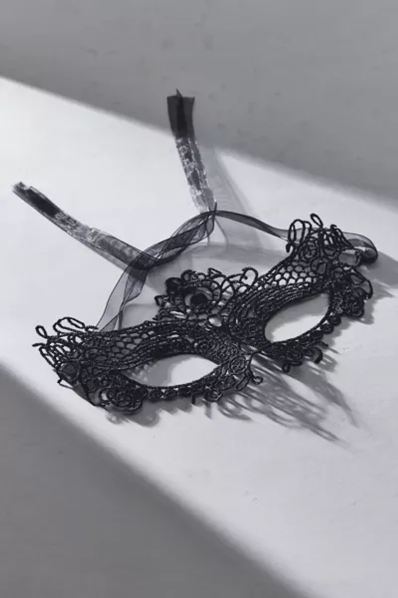 Ivy Black Lace Mask