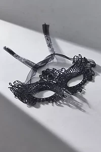 Ivy Black Lace Mask
